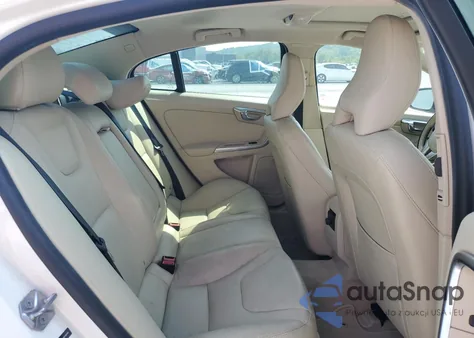 2015 Volvo S60 Premier z USA, uszkodzony, nr VIN YV140MFK8F1350796